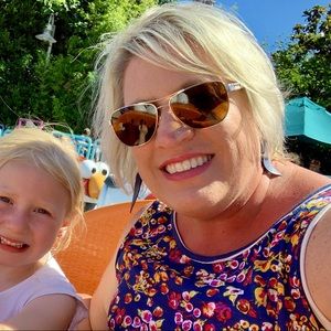 Meet your Posher, Angie